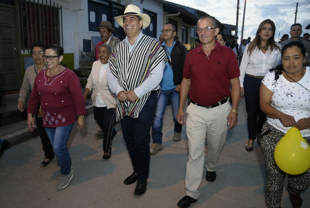 Intervenciones en infraestructura vial comunitaria y de educación fue el resultado de la visita del gobernador del Quindío y el alcalde de Salento al barrio Frailejones
