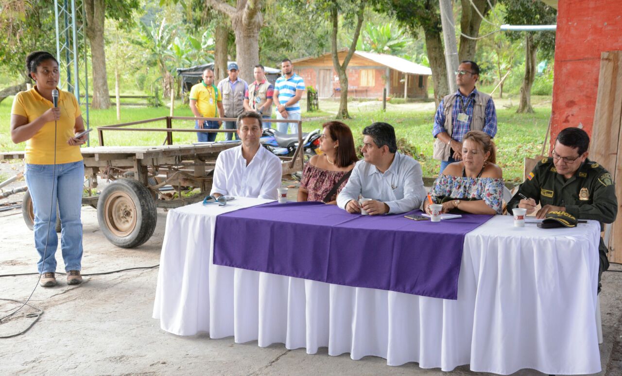 Comunidad que habita la hacienda Pizamal en La Tebaida fue visitada por el Gobernador del Quindío
