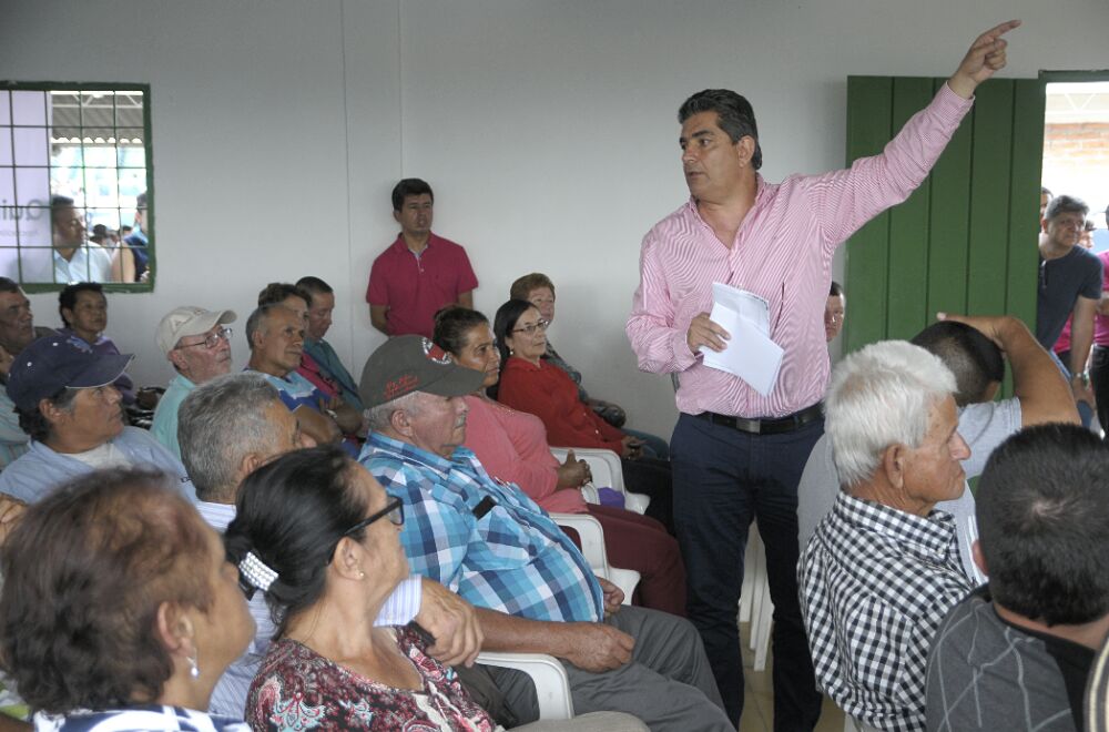 Gobernador del Quindío recorre las veredas de Quimbaya con un mensaje de esperanza