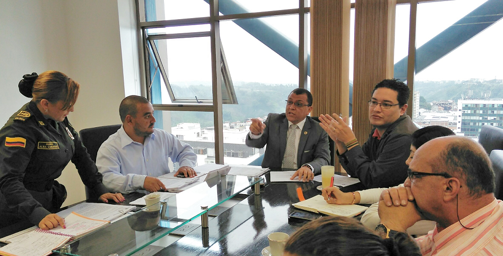 Gobernador del Quindío Padre Carlos Eduardo Osorio Buriticá comprometido con el fortalecimiento del parque automotor del departamento