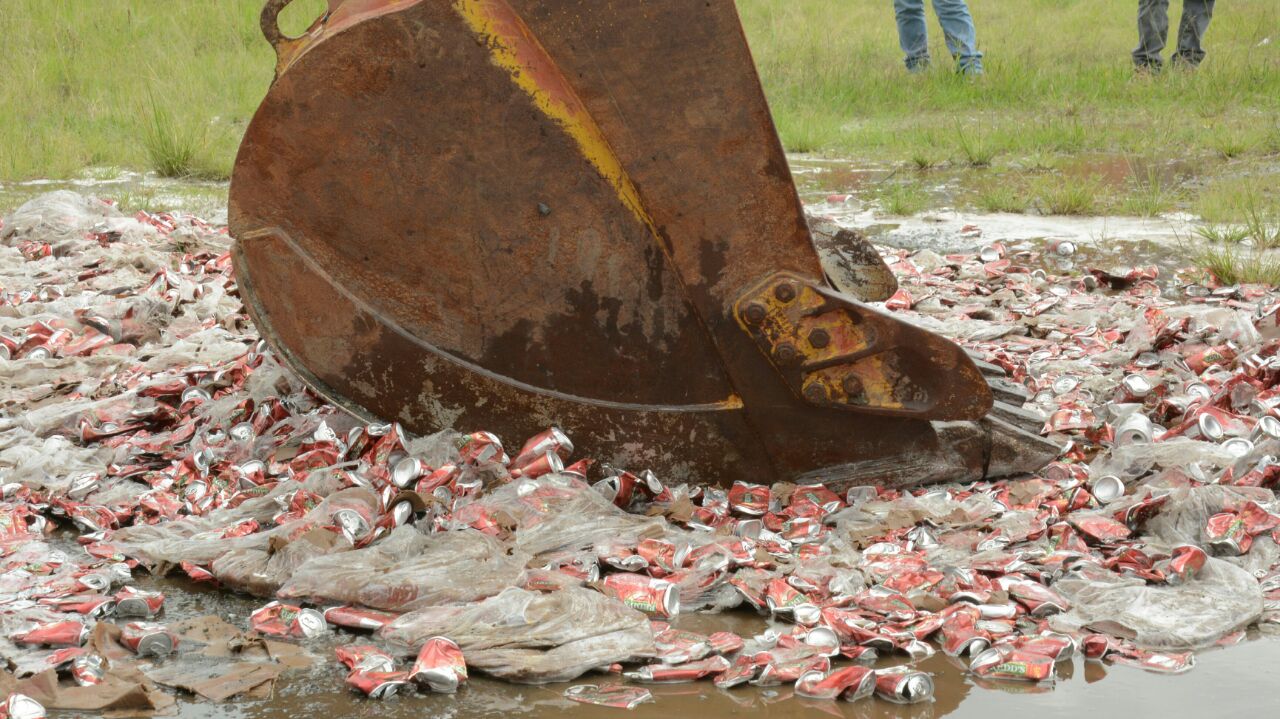 Gobernación del Quindío destruyó 15.405 unidades de licor de contrabando