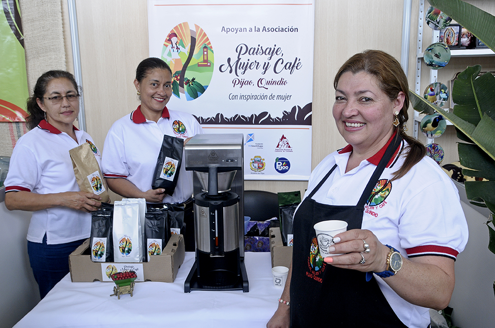 Mujeres de Pijao y Filandia pertenecientes al proyecto Paisaje Mujer y Café exhibieron sus productos en la Feria Expoejecafé 2017