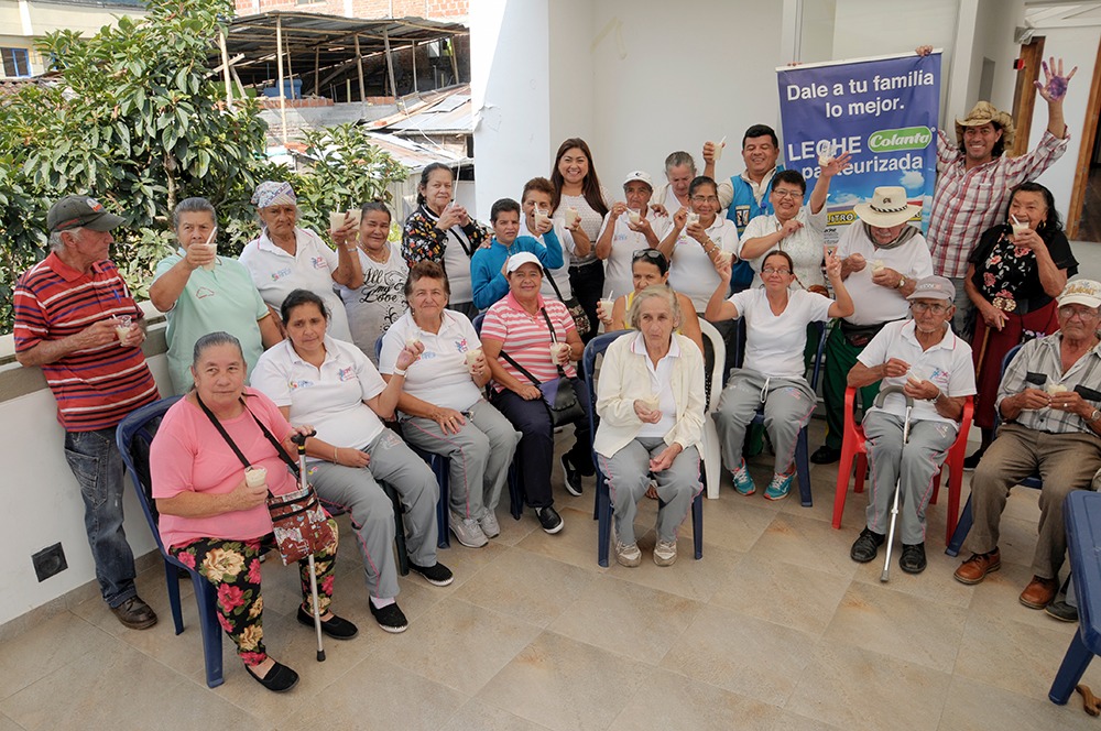A través del programa Abrazos Como Arroz la Gobernación del Quindío y la cooperativa Colanta brindaron refrigerios saludables a adultos mayores de Pijao