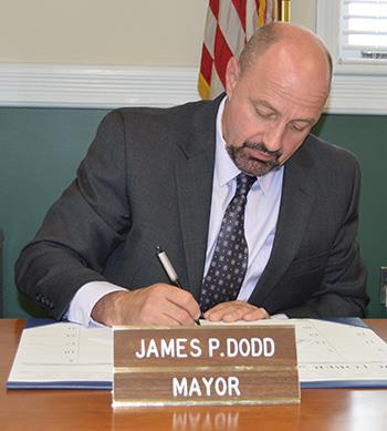Atraído por el turismo y emprendimiento de los quindianos alcalde de Dover New York estará en el departamento desde este domingo