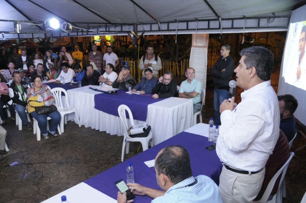 Gobernador ratifica su compromiso con los pijaenses en el último Diálogo Social de Pijao Sí para ti