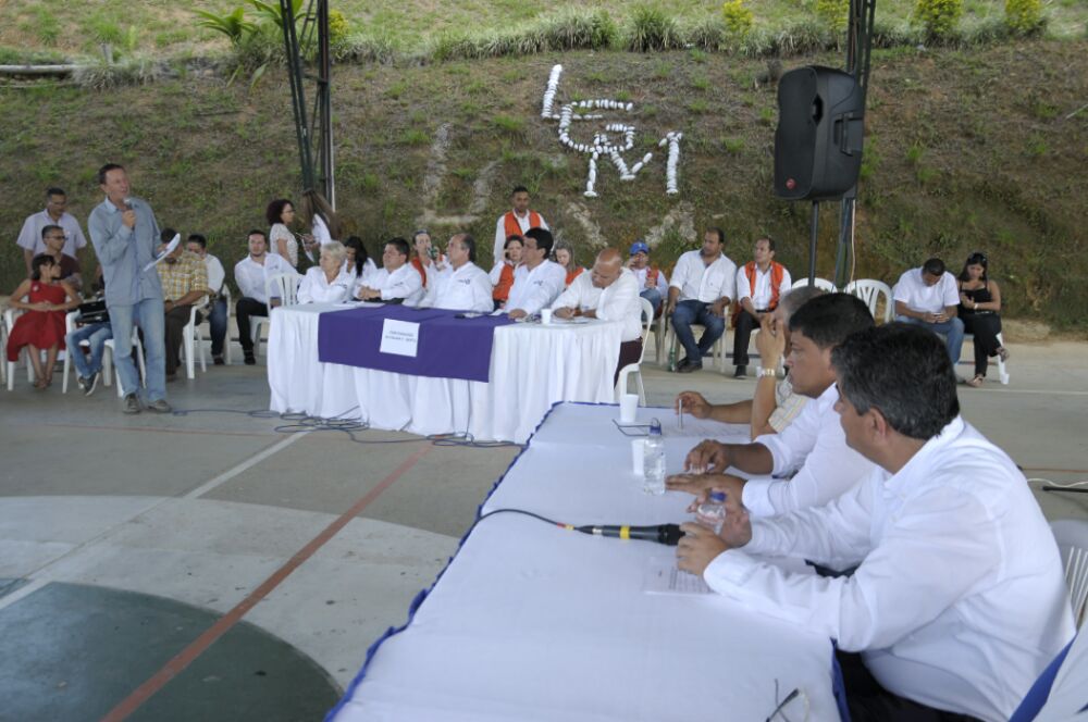 Gobernador visitó por segunda vez a la comunidad de Barragán para atender sus necesidades