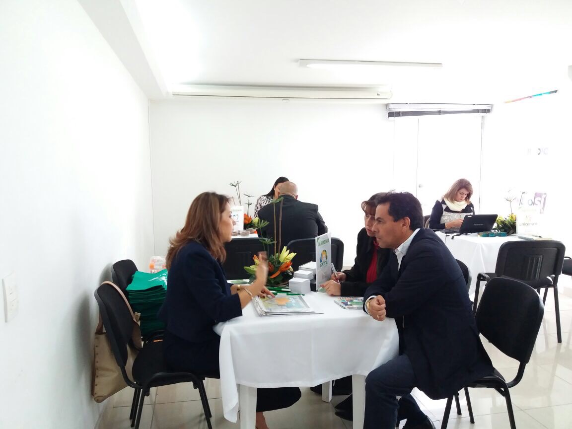 Representantes de la administración departamental y de centros comerciales se reunieron con empresarios en Bogotá para que nuevas marcas lleguen a la región